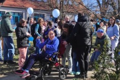 Niebieski-korowod-serc-12